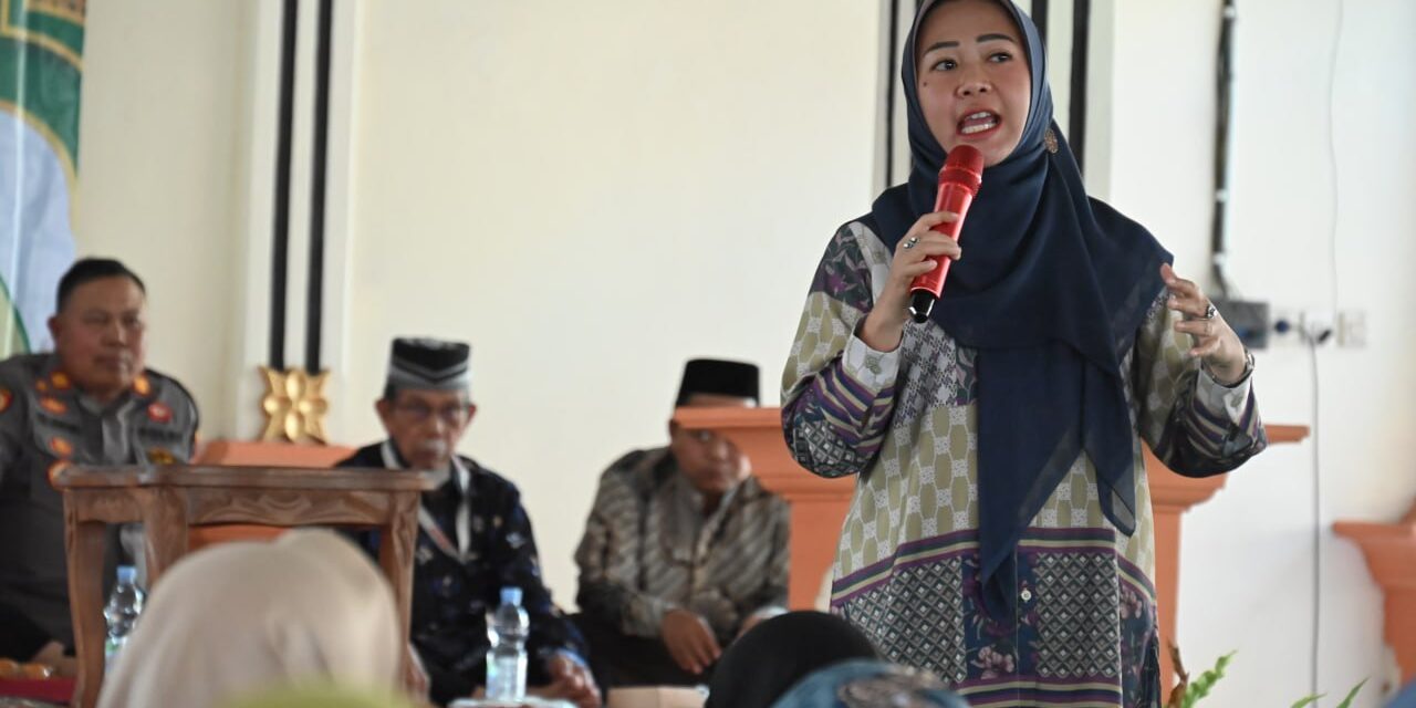 Bupati Tiwi Apresiasi Pedagang Pasar Bobotsari Santuni 280 Anak Yatim Piatu