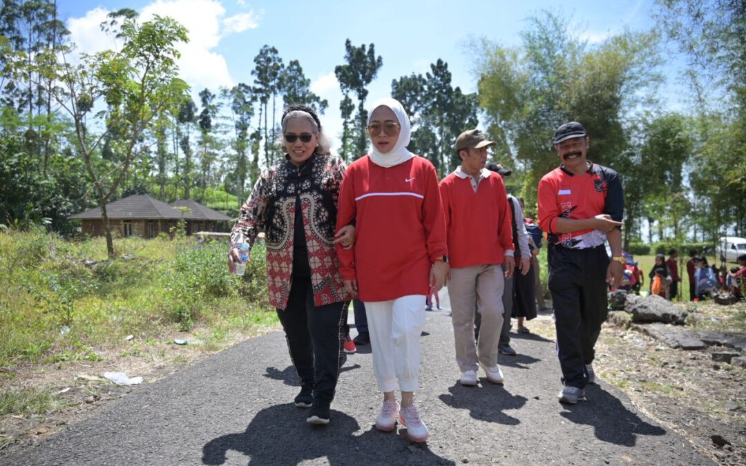Bupati Tiwi Bersama Bunda Asuh Anak Stunting : Ayo Bersatupadu Turunkan Stunting!