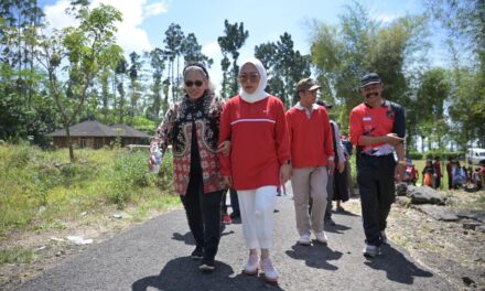Bupati Tiwi Bersama Bunda Asuh Anak Stunting : Ayo Bersatupadu Turunkan Stunting!