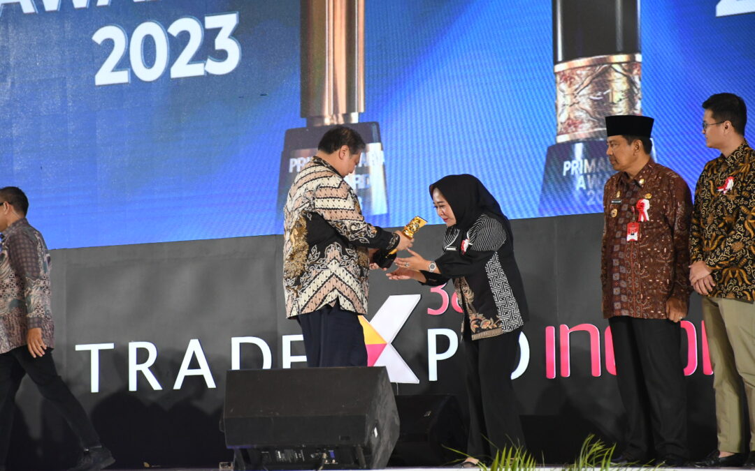 Sukses Tingkatkan Ekspor, Bupati Tiwi Raih Primaniyarta Award 2023