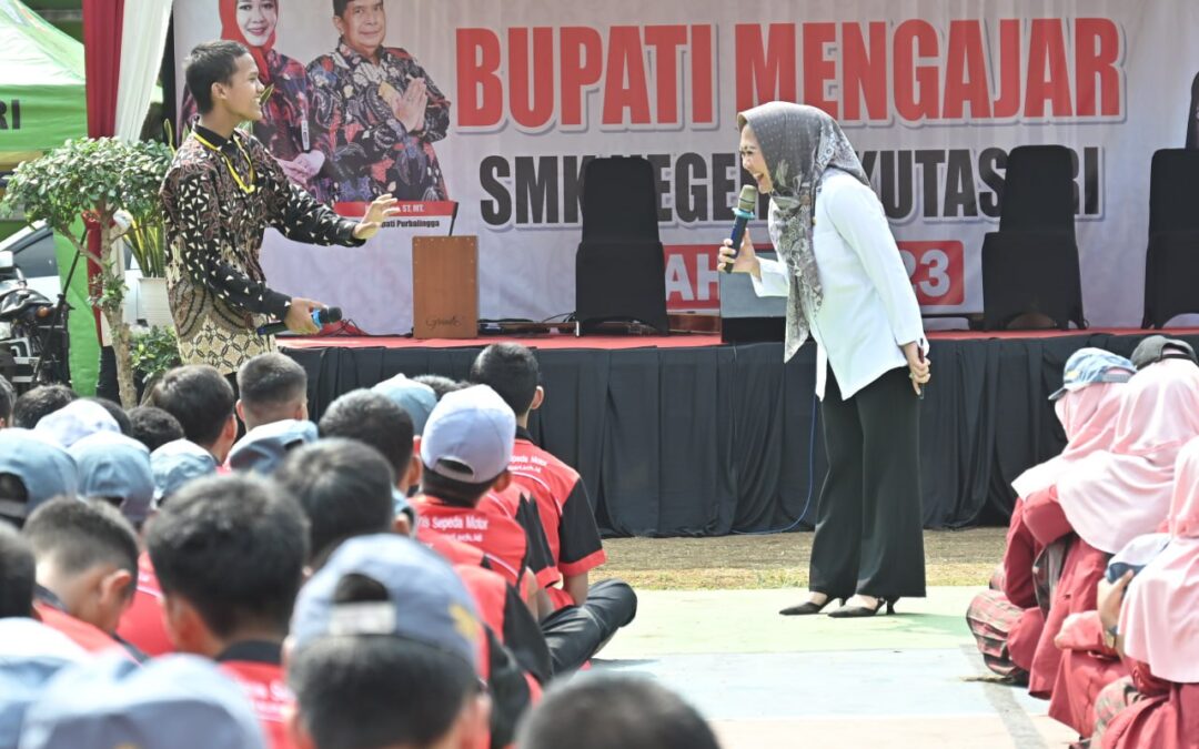 Mengajar di SMKN 1 Kutasari, Bupati Tiwi Sosialisasi Stop Bullying dan Kekerasan Seksual