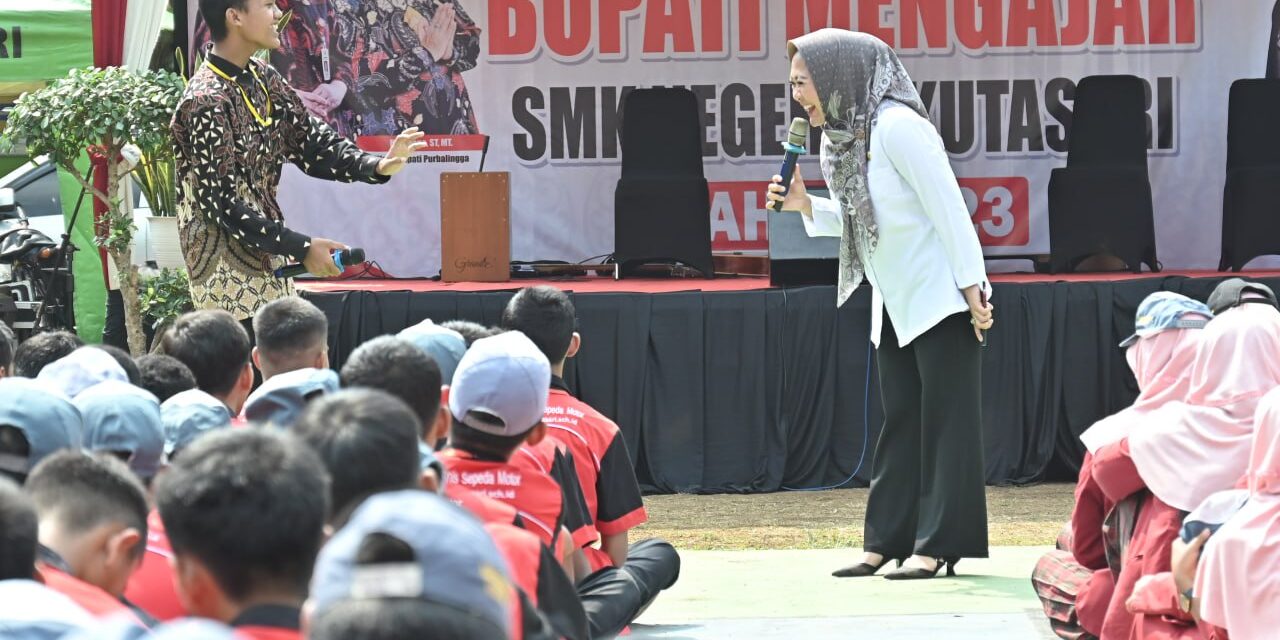 Mengajar di SMKN 1 Kutasari, Bupati Tiwi Sosialisasi Stop Bullying dan Kekerasan Seksual