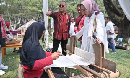 Kampung Wastra AGF 2023 Hadirkan Batik, Ecoprint dan Tenun Asli Purbalingga