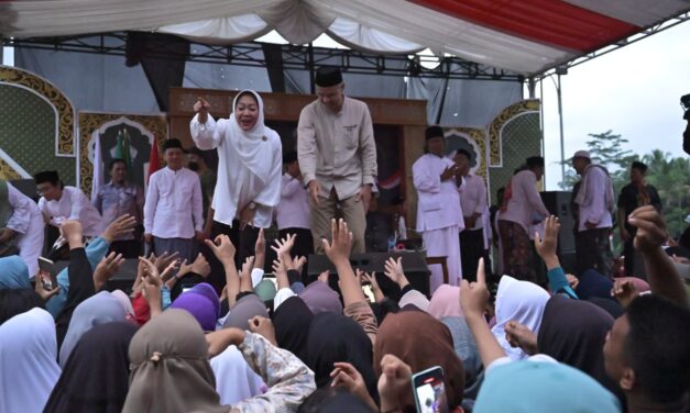 Bupati Tiwi Hadiri Haul Kiai Hisyam Abdul Karim ke-35