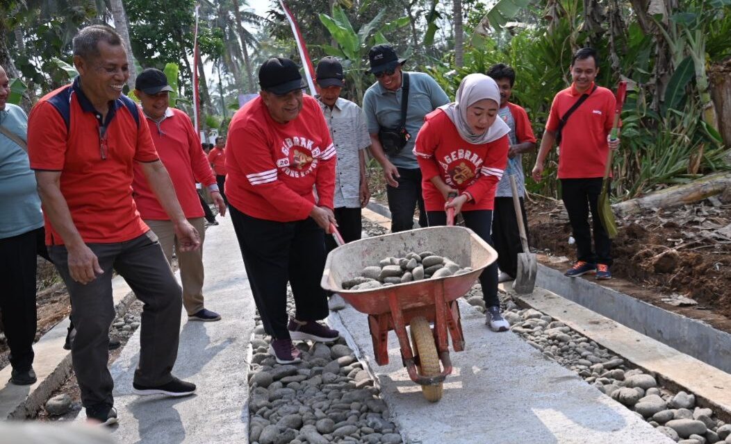 Gebrak di Nangkasawit, Bupati Tiwi Janji Rampungkan Pembangunan Jalan Usaha Tani