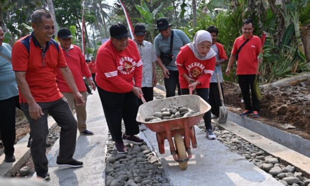 Gebrak di Nangkasawit, Bupati Tiwi Janji Rampungkan Pembangunan Jalan Usaha Tani