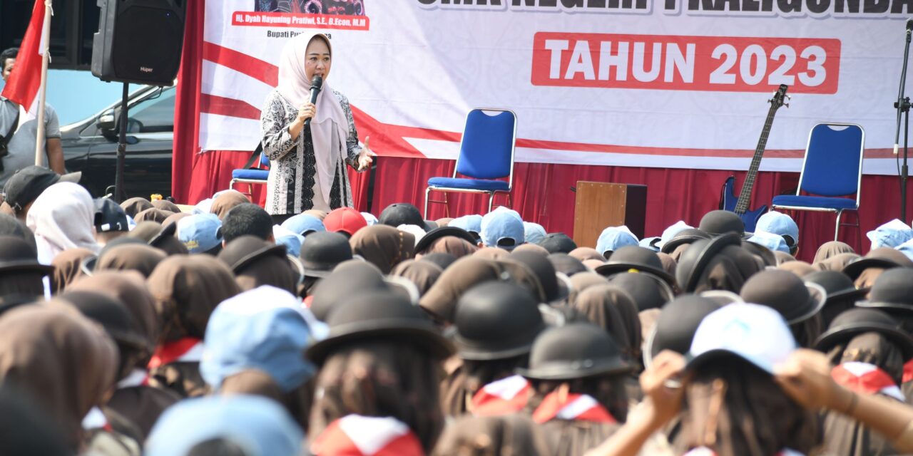 Mengajar di SMKN 1 Kaligondang, Bupati Ingatkan Jangan Nikah Dini