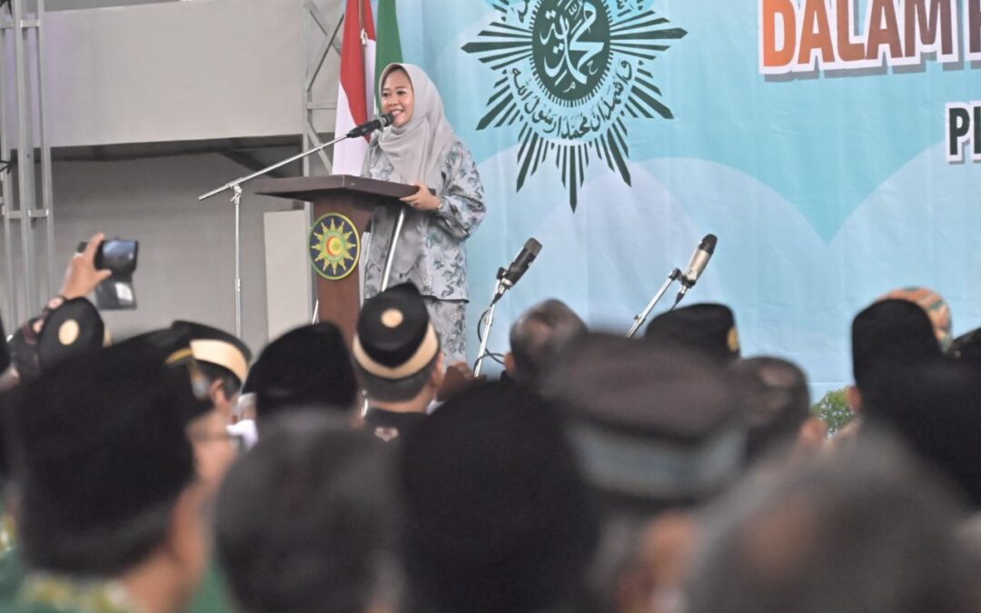 Hadiri Pengukuhan Pengurus Muhammadiyah, Bupati Tiwi Harap Jadi Penyejuk Pemilu 2024