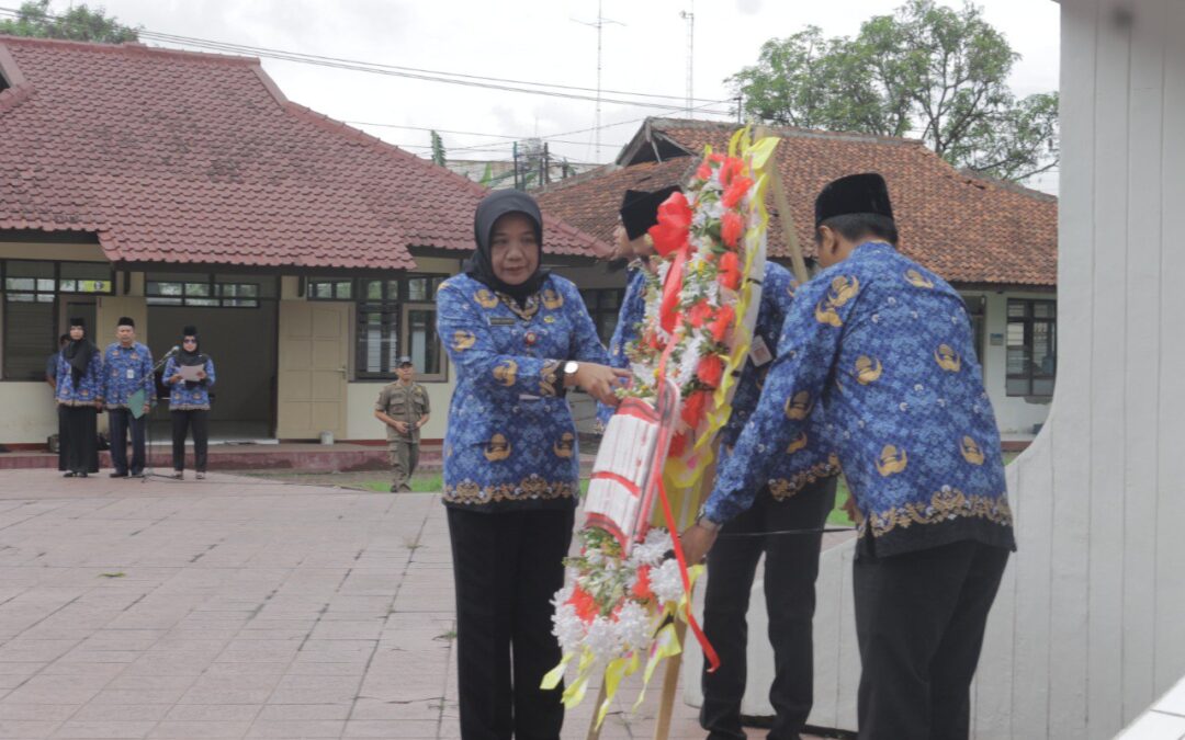 HUT ke-52 Korpri, Sekda Herni Ziarah di TMP Purbosaroyo