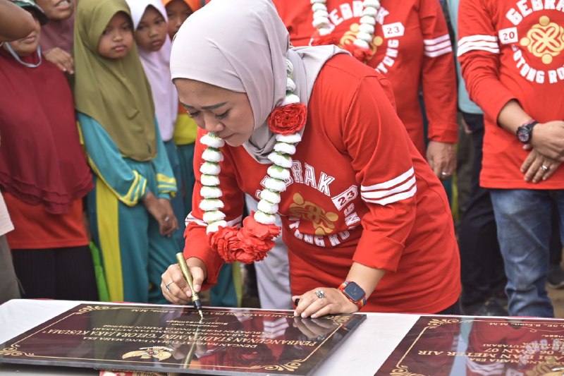 Bupati Tiwi Resmikan Stadion Mini Gelora Jaka Kusuma Desa Karangcegak