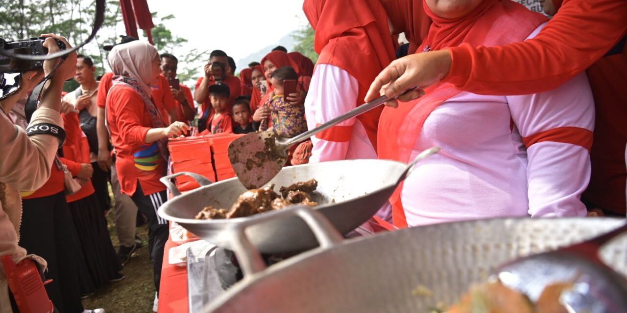 Germas Karangjambu, Bupati Tiwi Apresiasi Kontribusi Kader Kesehatan