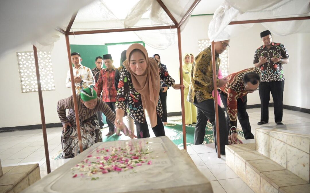 Rangkaian Hari Jadi Ke-193, Bupati dan Forkopimda Ziarah Makam Para Pendiri Kabupaten Purbalingga