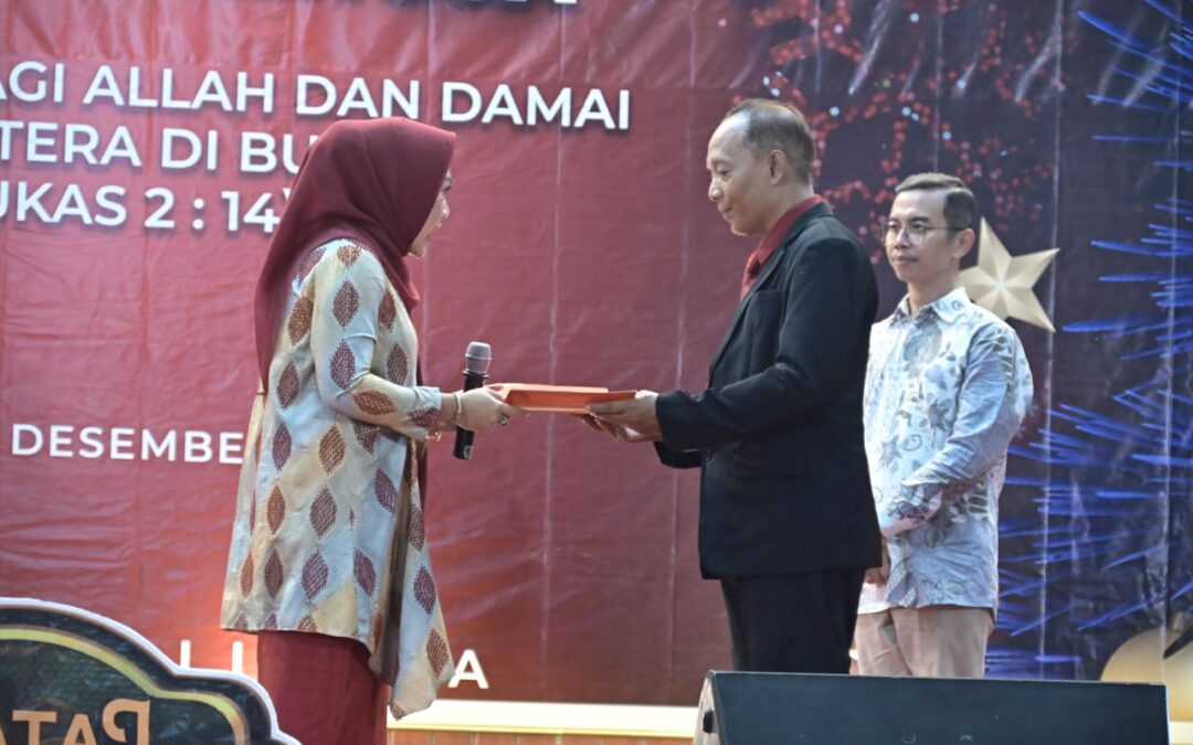 Hadiri Natal Pasamuan GKJ, Bupati Tiwi : Semoga Membawa Damai