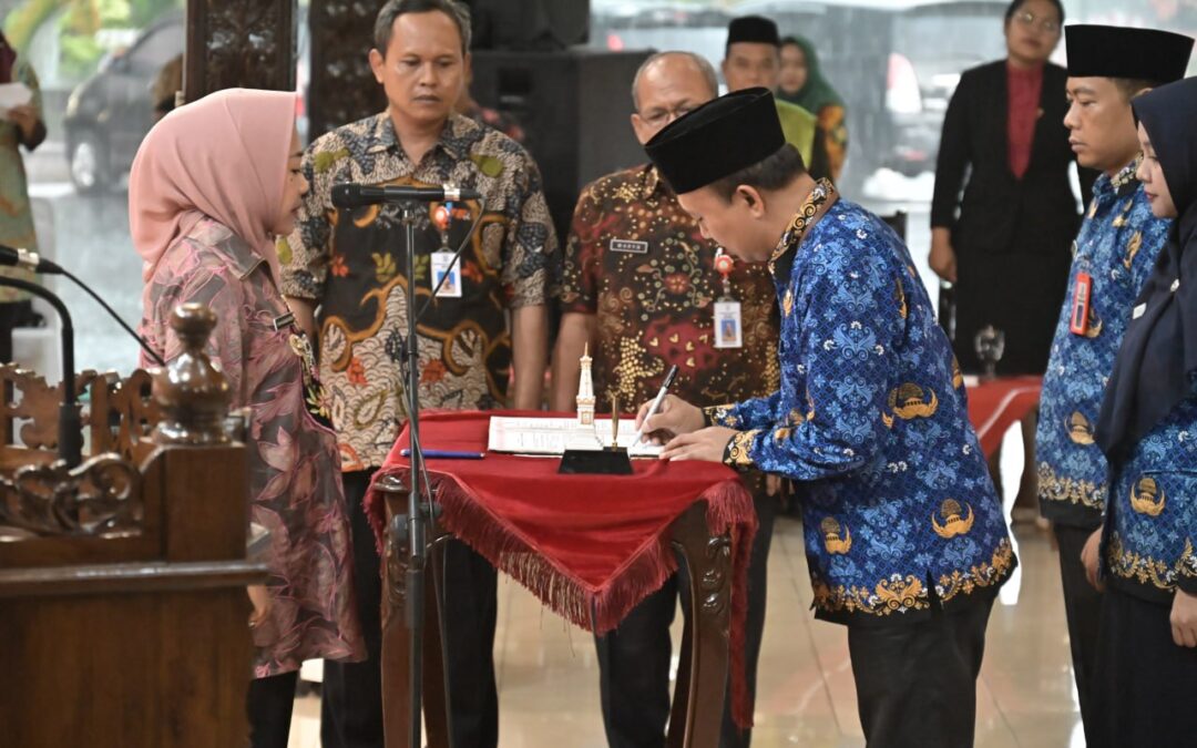 Awal Tahun 2024, Bupati Tiwi Lantik 34 Pejabat Administrator