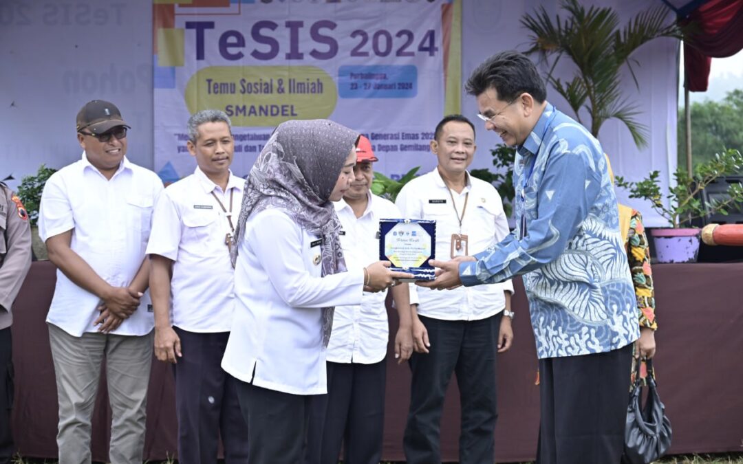 Buka Kegiatan Temu Sosial dan Ilmiah SMAN 8 Jakarta, Bupati Tiwi : Selamat Observasi