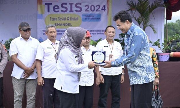 Buka Kegiatan Temu Sosial dan Ilmiah SMAN 8 Jakarta, Bupati Tiwi : Selamat Observasi