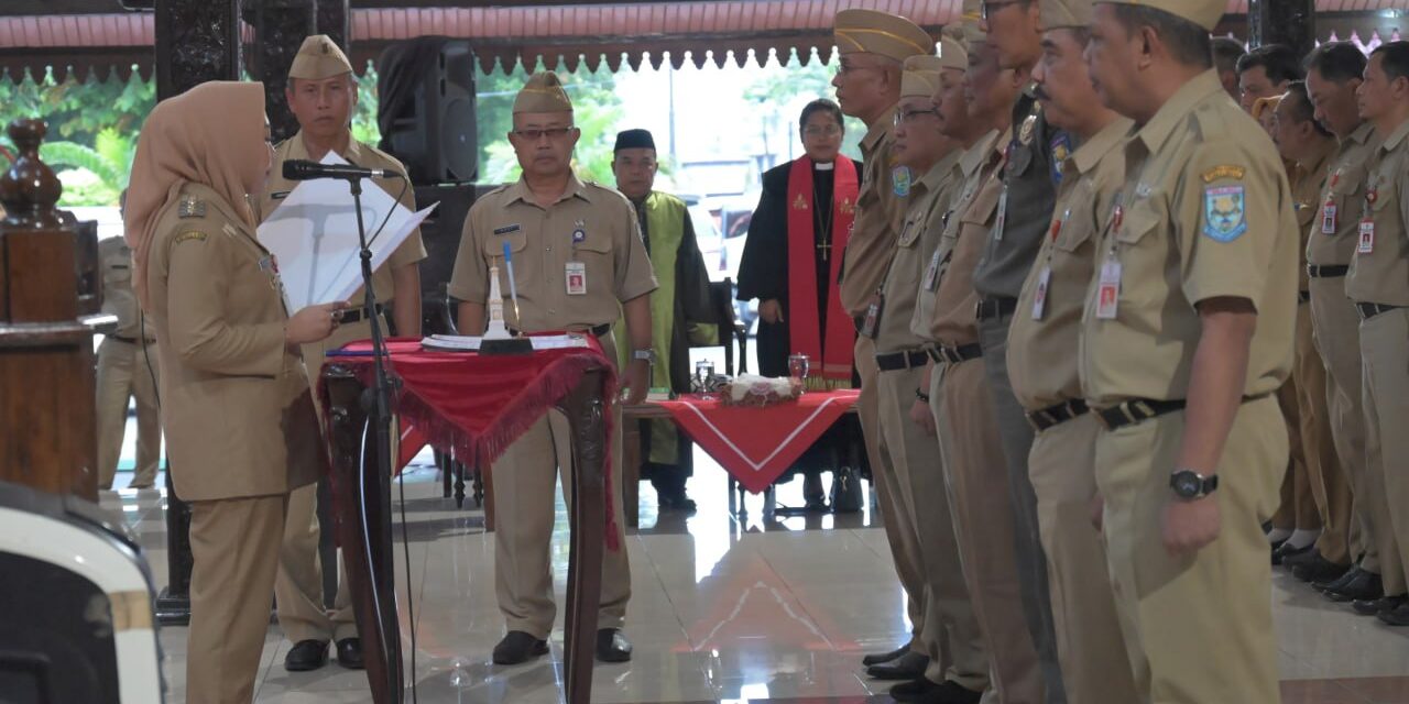 Penyegaran, Bupati Tiwi Rotasi 7 Pejabat Eselon II