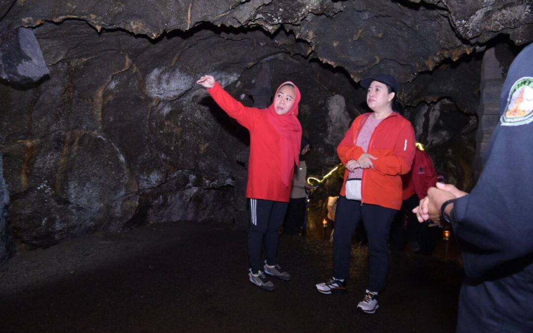 Kunjungan Kerja, Ketua DPR RI Puan Maharani dan Bupati Tiwi Kagumi Golaga dan ‘Nge-Jeep’ Wisata Bareng