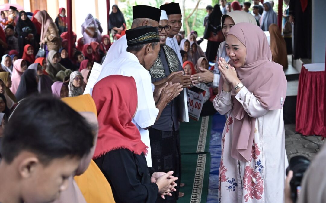 Dapat Usul Bangun Pagar Balai Desa Munjul, Bupati Tiwi Siap Dukung Lewat Bantuan Keuangan