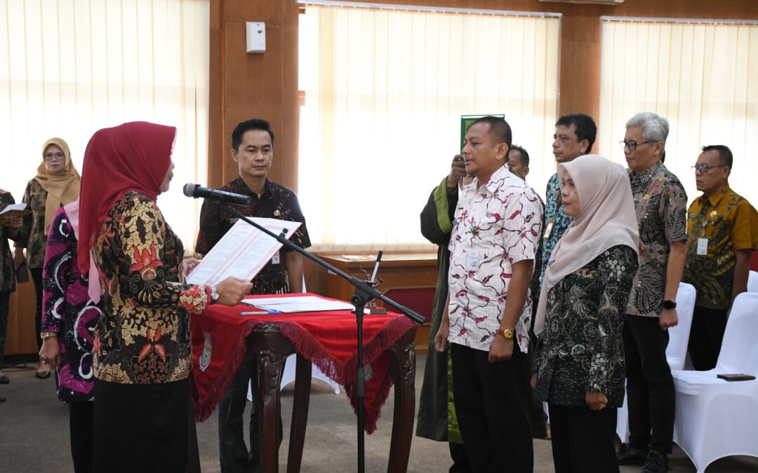 Sekda Lantik 2 Pejabat Administrator Dinpendukcapil dan Inspektorat