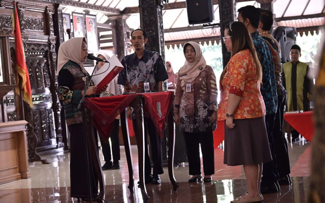 Lantik 85 Pejabat, Bupati Tiwi Ingatkan ASN Kompak dan Hilangkan Ego Sektoral