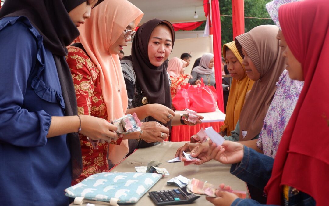 Bazar Ramadan di Candiwulan, Bupati Tiwi Turun Langsung Layani Warga