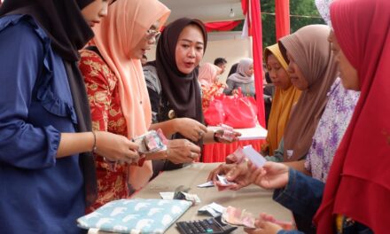 Bazar Ramadan di Candiwulan, Bupati Tiwi Turun Langsung Layani Warga