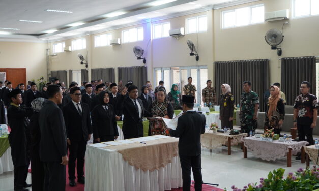 Hadiri Pelantikan PPK, Bupati Tiwi Pesan Bangun Sinergitas dengan Forkopimcam