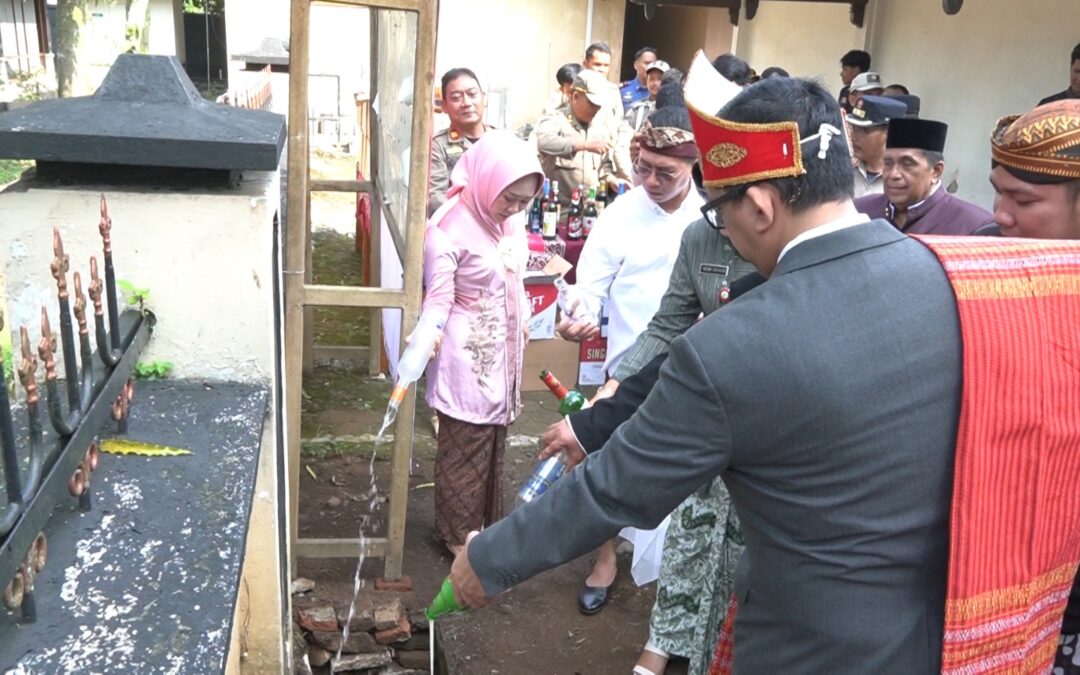 Bupati Tiwi Musnahkan 1.250 Botol Minuman Keras Ilegal