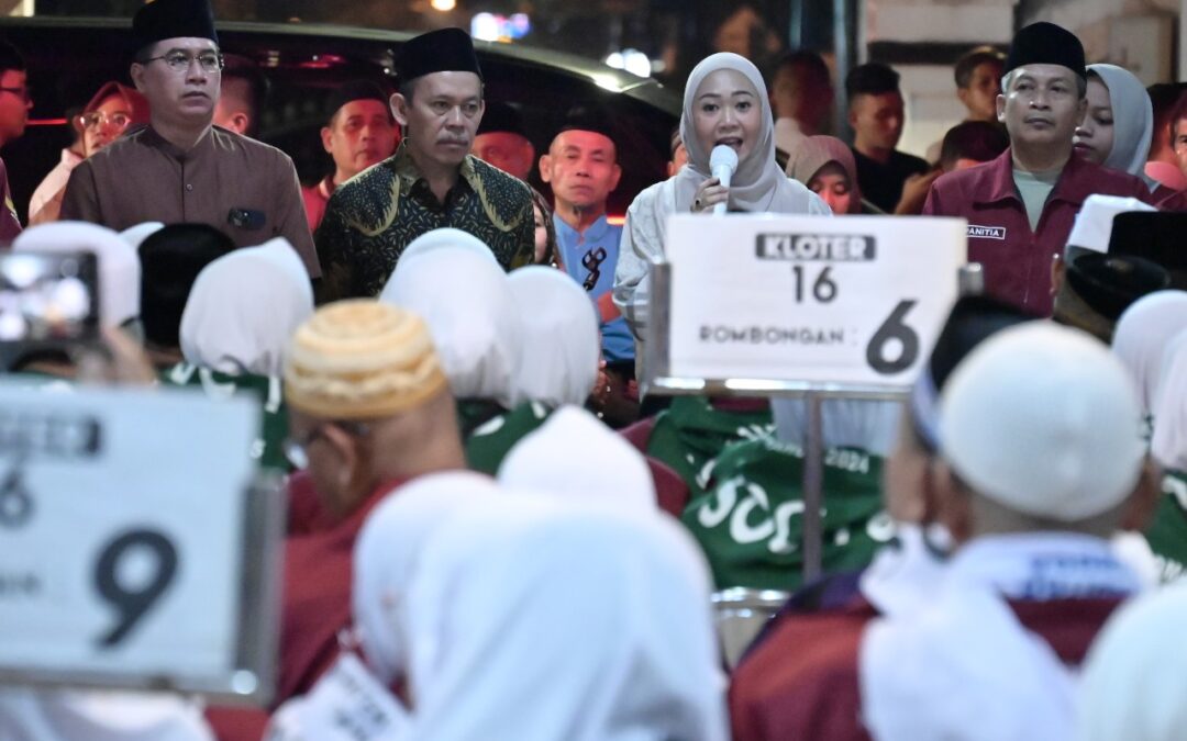 Bupati Tiwi Antar Calon Jemaah Haji Purbalingga Kloter 16 ke Embarkasi Donohudan