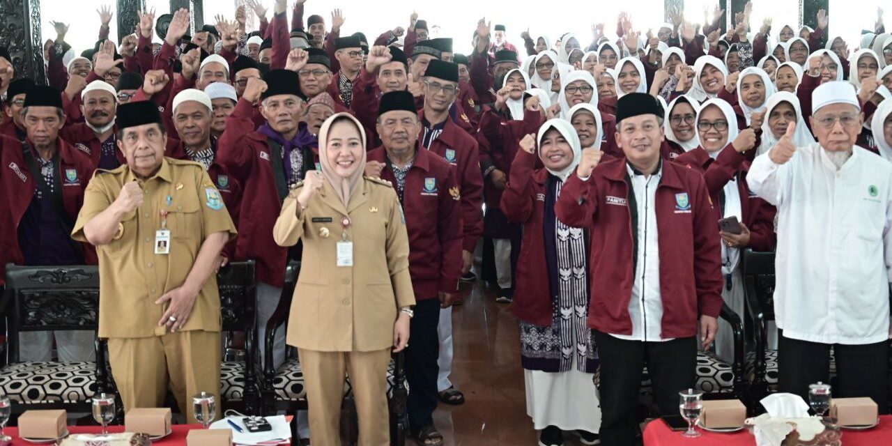 Lepas Jemaah Calon Haji, Bupati Tiwi Titip Jaga Citra Positif Purbalingga