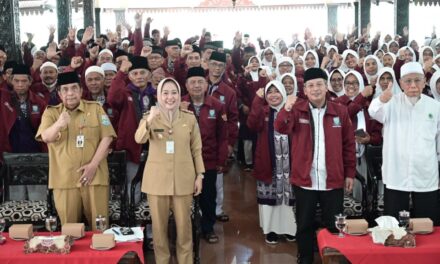Lepas Jemaah Calon Haji, Bupati Tiwi Titip Jaga Citra Positif Purbalingga
