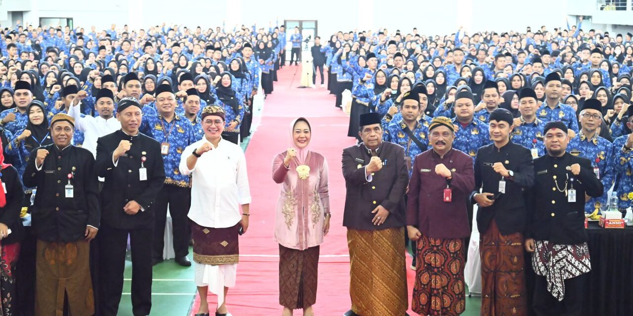 Komitmen Tingkatkan Derajat Pendidikan, Bupati Tiwi Tegas Telah Perjuangkan Guru Honorer Jadi PPPK