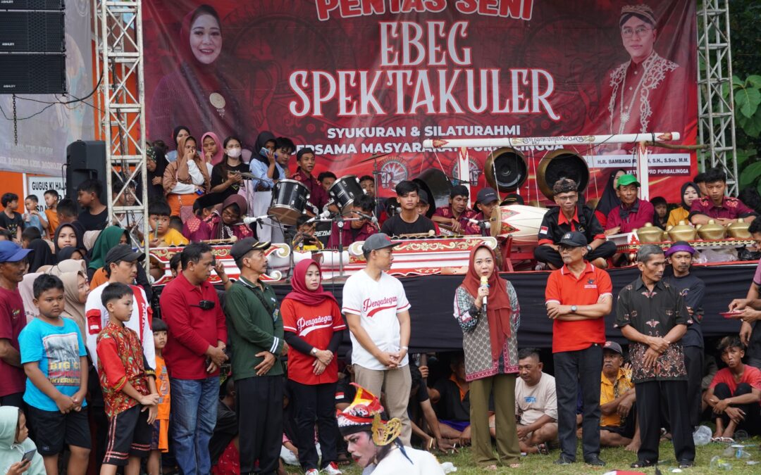 Bupati Tiwi : Pentas Ebeg Mampu Gerakkan Roda Perekonomian Masyarakat