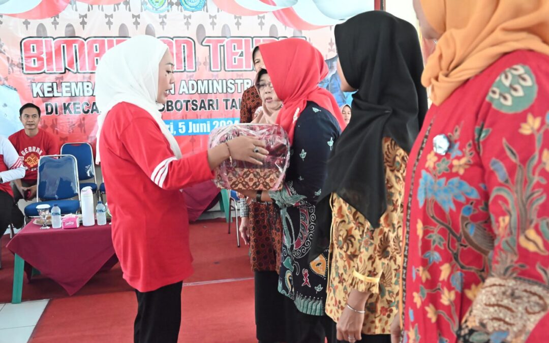 Bupati Tiwi : Kader PKK Ujung Tombak Program Pemerintah