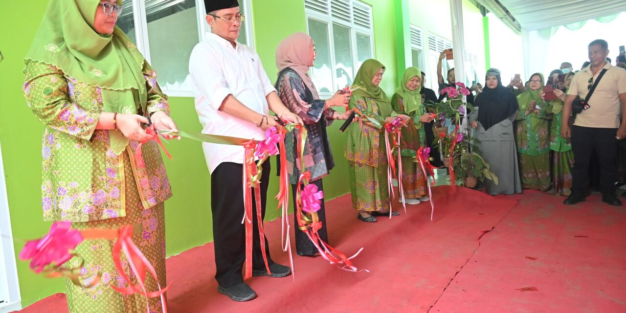 Hadiri Peresmian, Bupati Tiwi Bantu Pembangunan SD Unggulan Muslimat NU