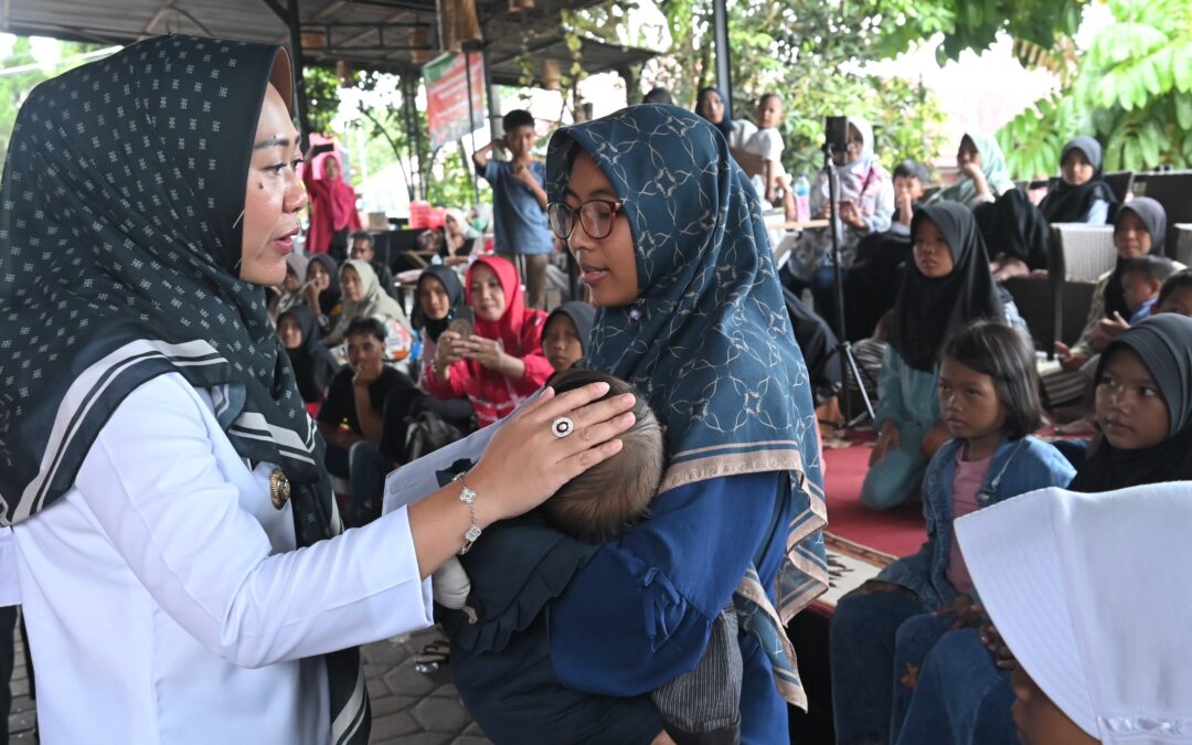 Bupati Tiwi Berikan Bansos Kepada 84 Penyandang Thalassaemia Mayor