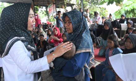 Bupati Tiwi Berikan Bansos Kepada 84 Penyandang Thalassaemia Mayor