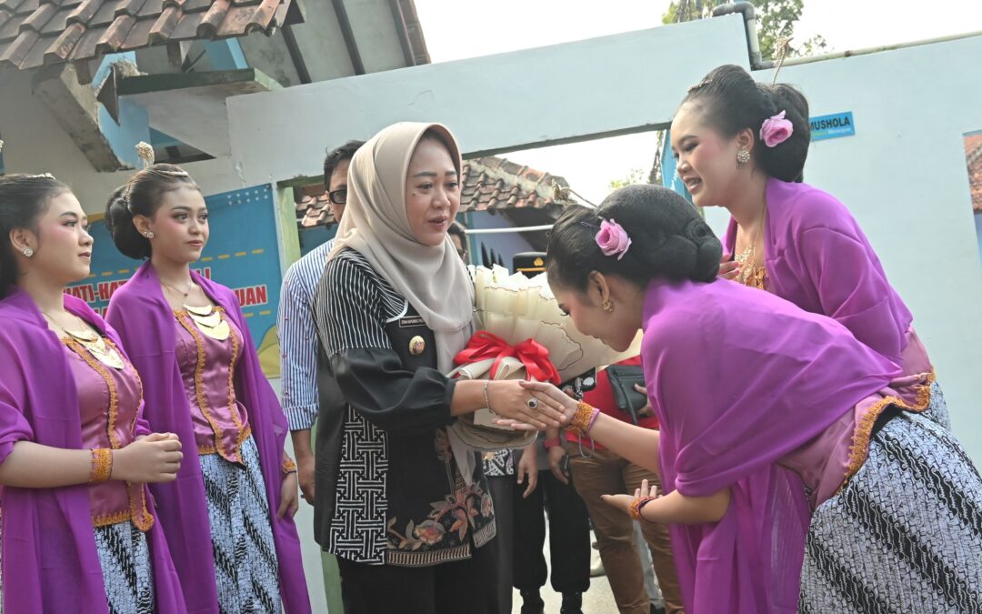 Mengajar di SMAN 2 Purbalingga, Bupati Tiwi Tanamkan Pentingnya Wawasan Kebangsaan