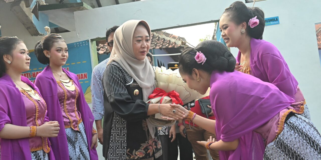 Mengajar di SMAN 2 Purbalingga, Bupati Tiwi Tanamkan Pentingnya Wawasan Kebangsaan