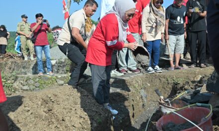 Semarakan Bulan Pancasila, Bupati Tiwi Gemakan Semangat Gotong-royong di Desa Lumpang