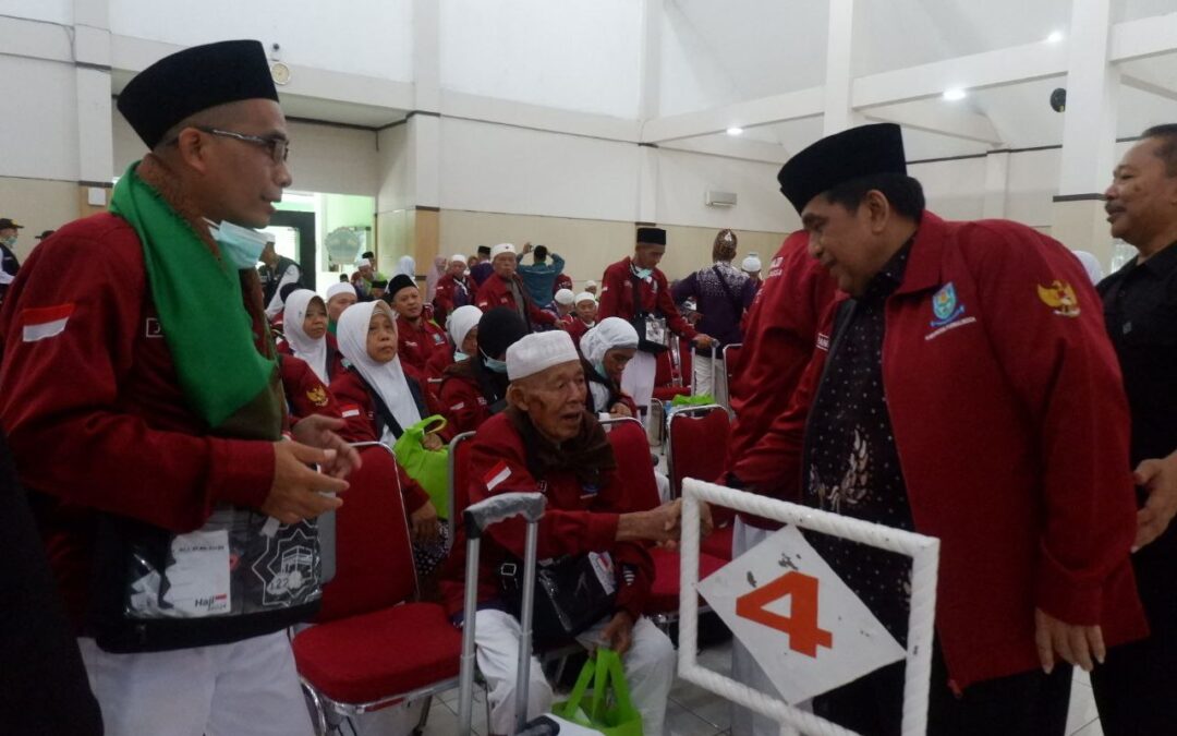 Jemput Jemaah Haji Kloter 17, Wabup H Sudono Bersyukur Jemaah Pulang Sehat Walafiat