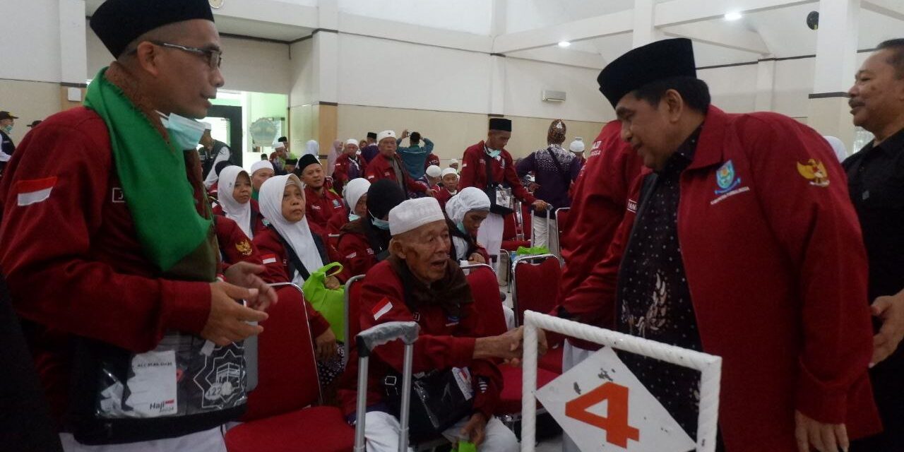 Jemput Jemaah Haji Kloter 17, Wabup H Sudono Bersyukur Jemaah Pulang Sehat Walafiat