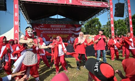 Germas di Purbalingga Lor, Bupati Tiwi Serahkan Ambulans Untuk PCNU