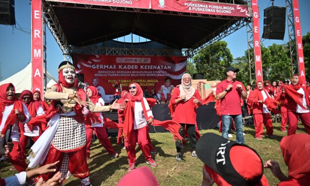 Germas di Purbalingga Lor, Bupati Tiwi Serahkan Ambulans Untuk PCNU