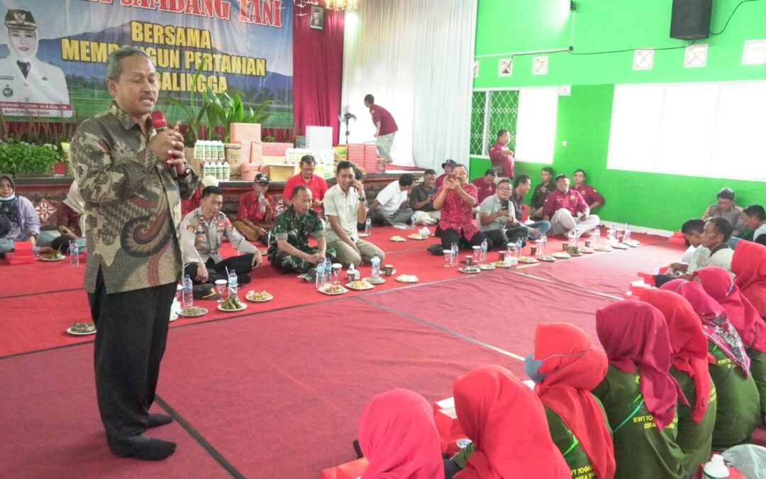 Sambang Tani Di Desa Sumampir.Asisten Ekbang : Dunia Pertanian Perlu Diusahakan Secara Luar Biasa.