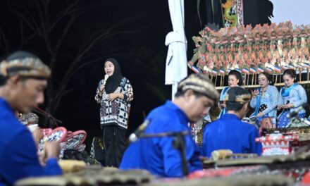 Bupati Tiwi Apresiasi Masyarakat Masih Lestarikan Budaya Lokal