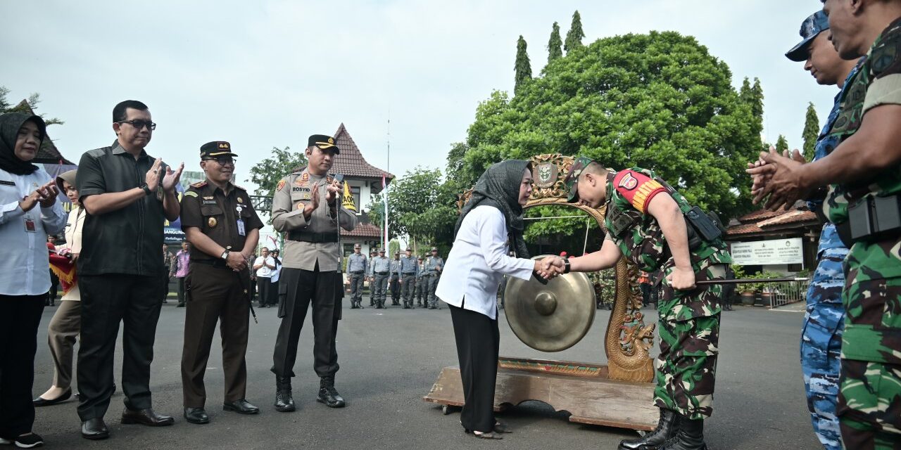 TMMD Sengkuyung Tahap III Dibuka, Bupati Tiwi : Buka Aksesibilitas Pertanian di Bodaskarangjati