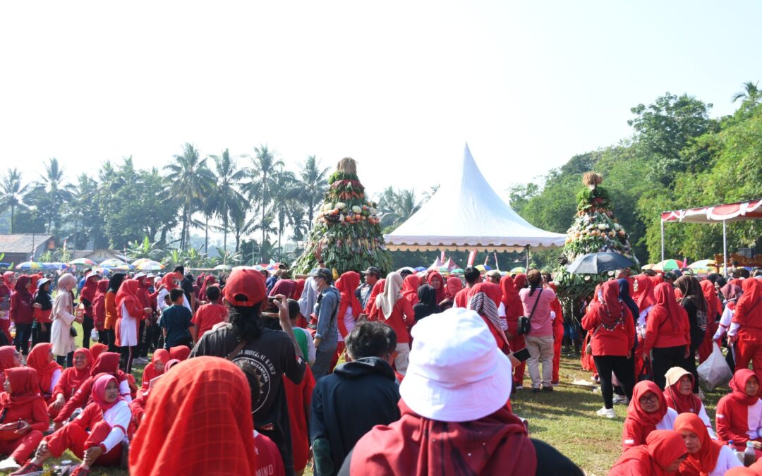 Bupati Tiwi : Kirab Gunungan Hasil Bumi, Sekaligus Promosi Makan Buah dan Sayur Germas