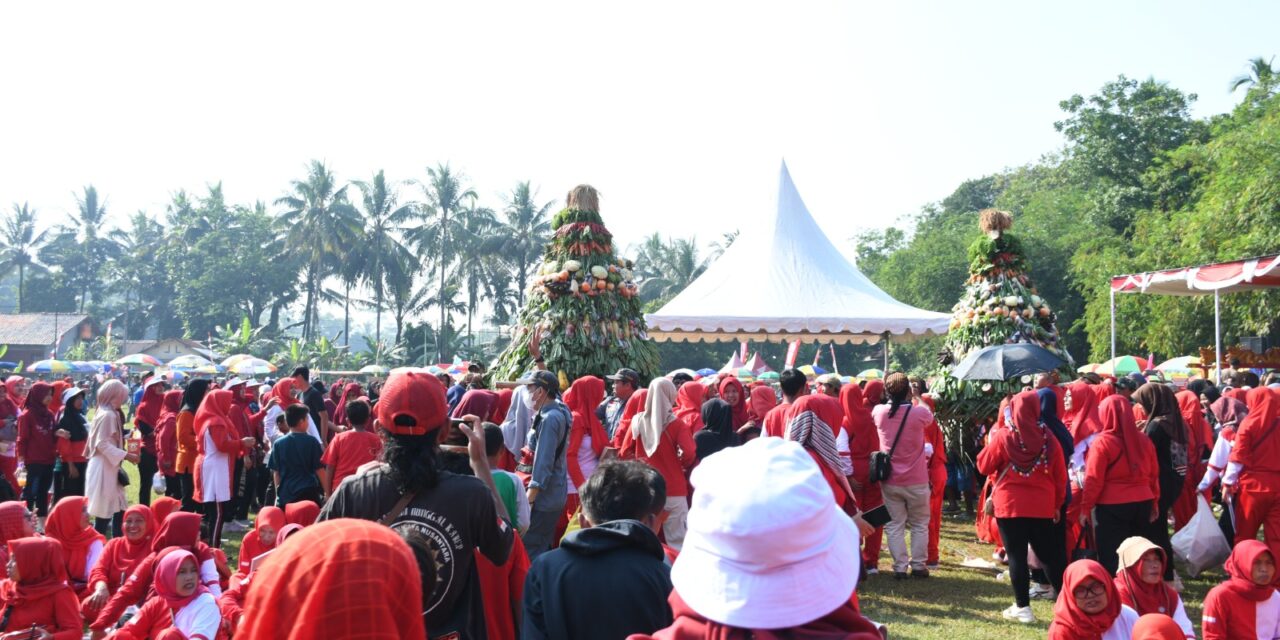 Bupati Tiwi : Kirab Gunungan Hasil Bumi, Sekaligus Promosi Makan Buah dan Sayur Germas